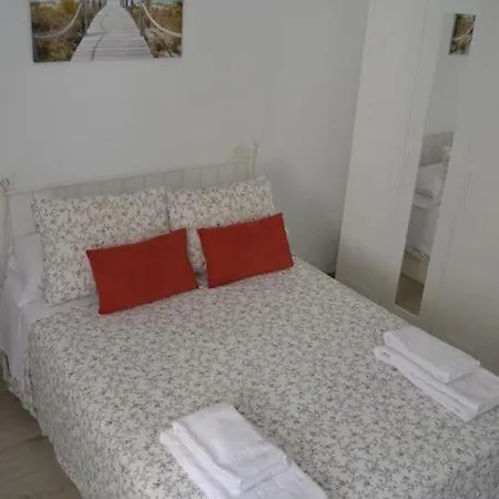 Cozy And Well Connected Apartment Seville Exterior photo